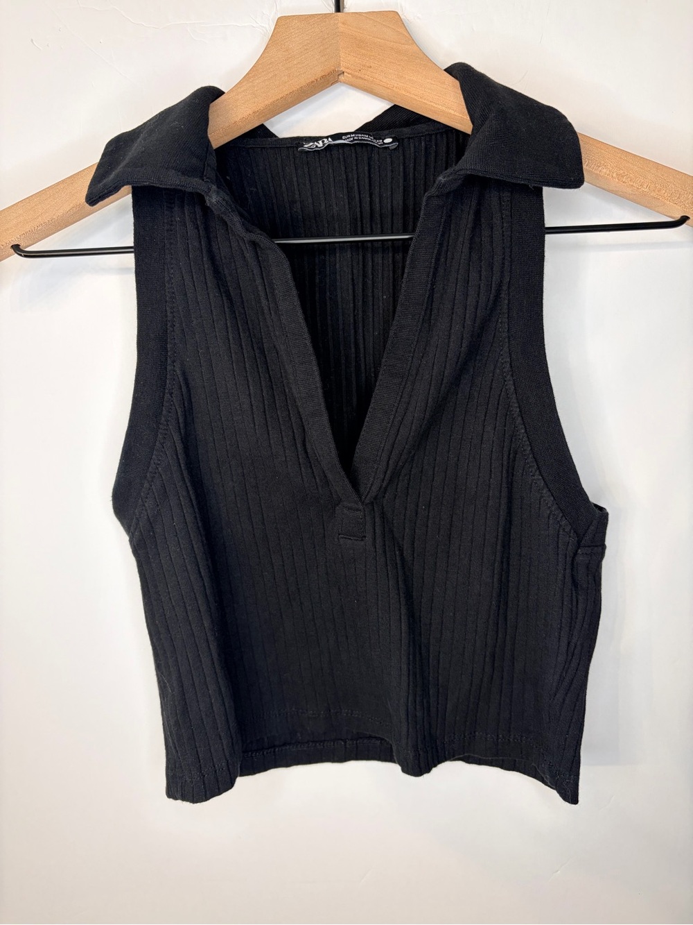 Zara Women’s Black Sleeveless Ribbed Johnny Collar Cropped Top, Size Medium